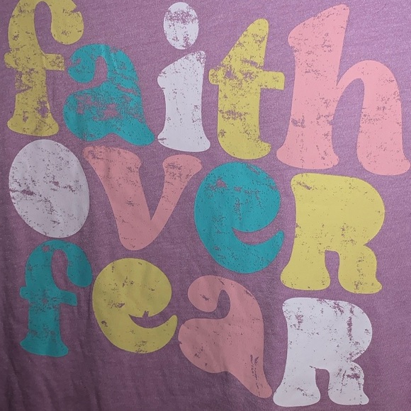 NWT! Press Lab Lilac Faith Over Fear Short Sleeve Crew Neck Graphic T-Shirt - Picture 4 of 8